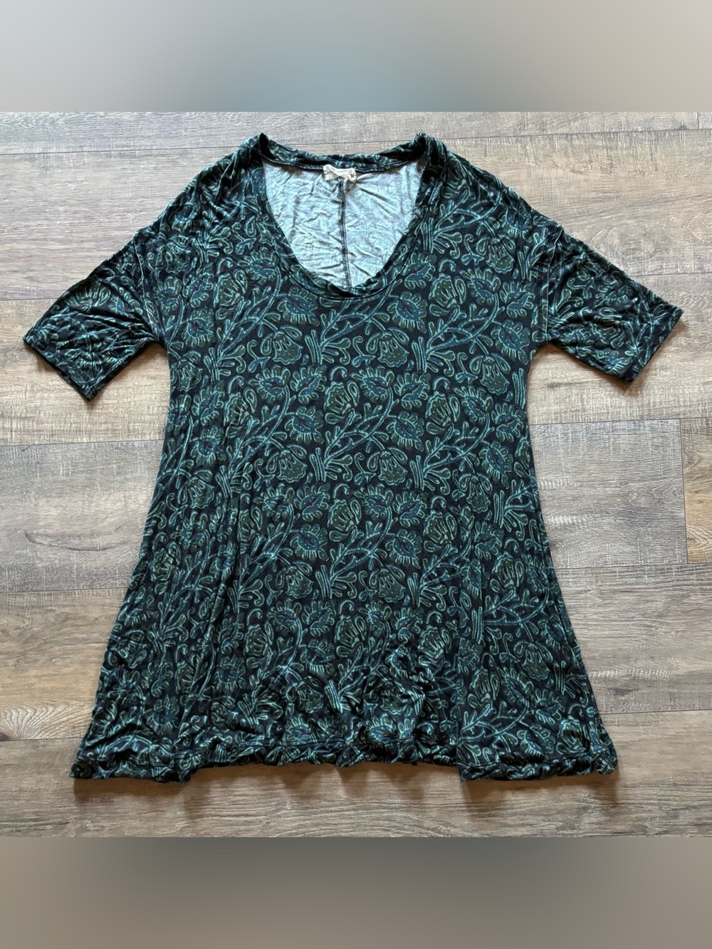 Natural Life Women's Size Medium Green Floral V-Neck Tunic Top